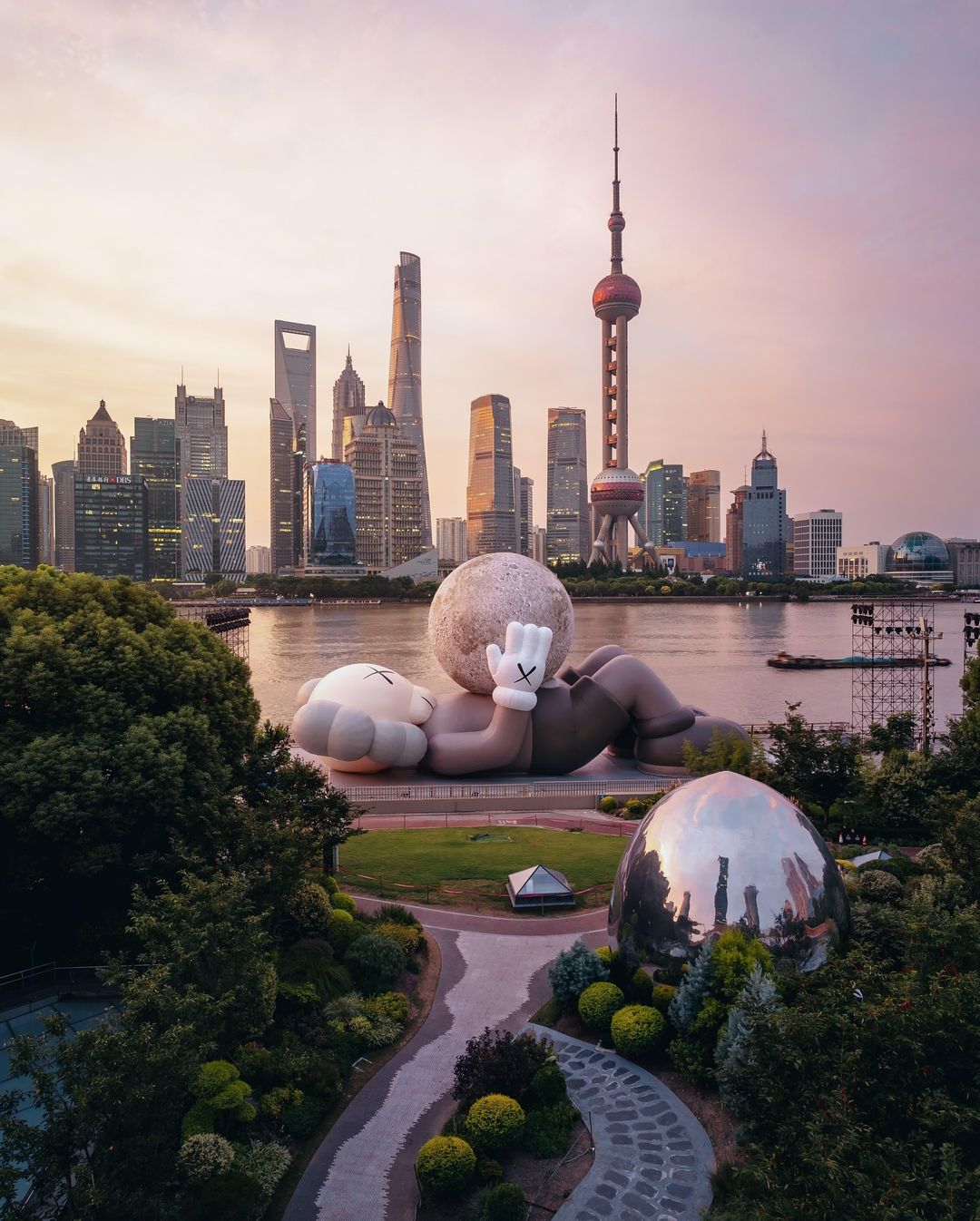 KAWS - HOLIDAY SHANGHAI - Vinyl COMPANION Figure (Brown) with a fluorescent moon (2024) - KAWS, object, Sculpture, Street Art - Hedonism Gallery