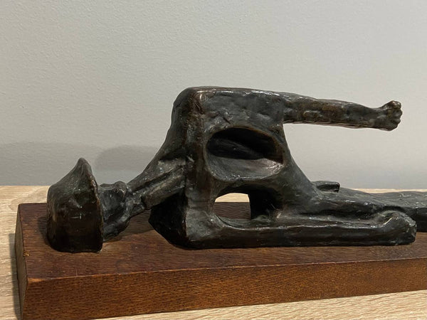 Ernst Neizvestny - Escultura de bronce "Guerrero caído" 